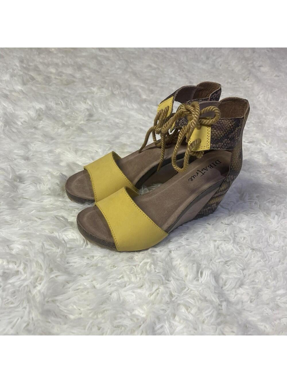 Diba True yellow Leather w taupe snake design wedge sandals Open Toe Size 7.5M